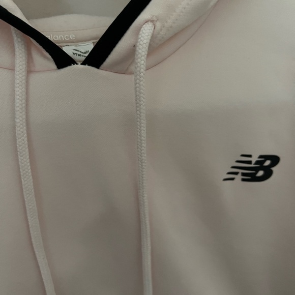 New Balance Women's Relentless Fleece Hoodie - SIZE 6 - pastel pink. - Picture 4 of 7